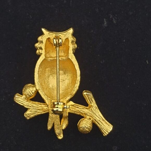 Owl Gold Tone Brooch Bird Branch Faux Pearl Nature Inspired Pin Red Eyes Vintage - Picture 4 of 4